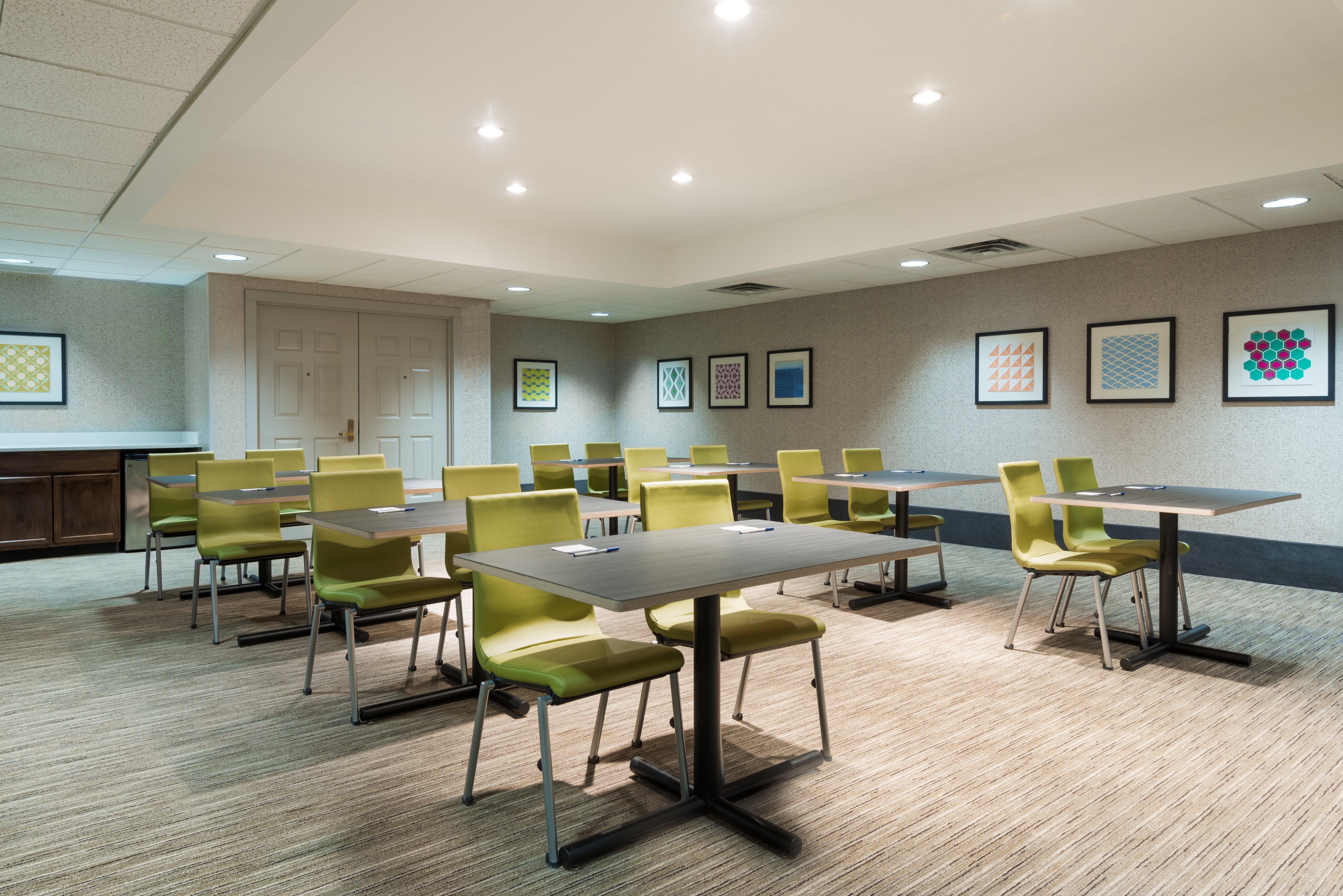 Holiday Inn Express & Suites - Columbus Airport East By Ihg Экстерьер фото