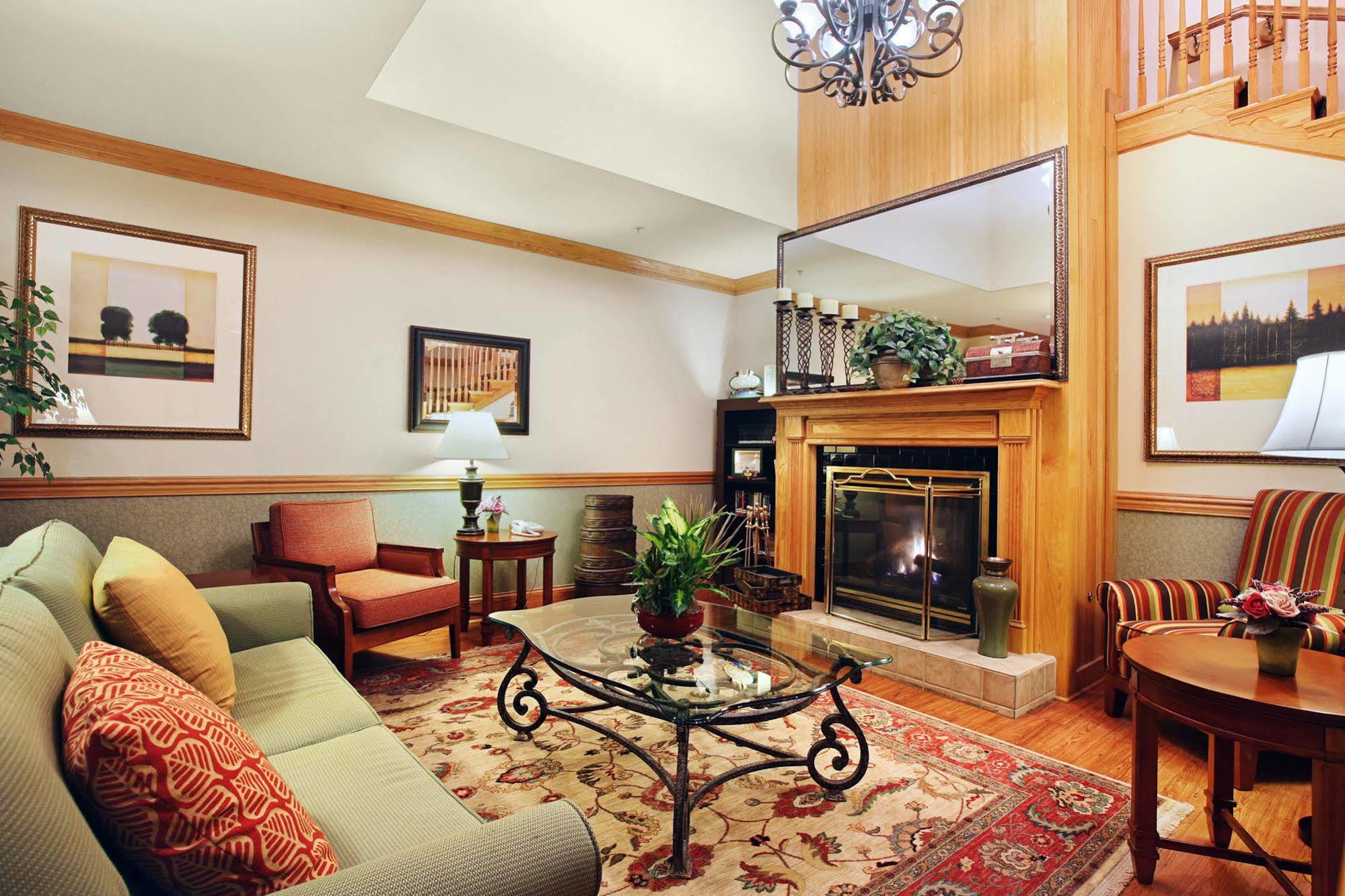 Holiday Inn Express & Suites - Columbus Airport East By Ihg Экстерьер фото
