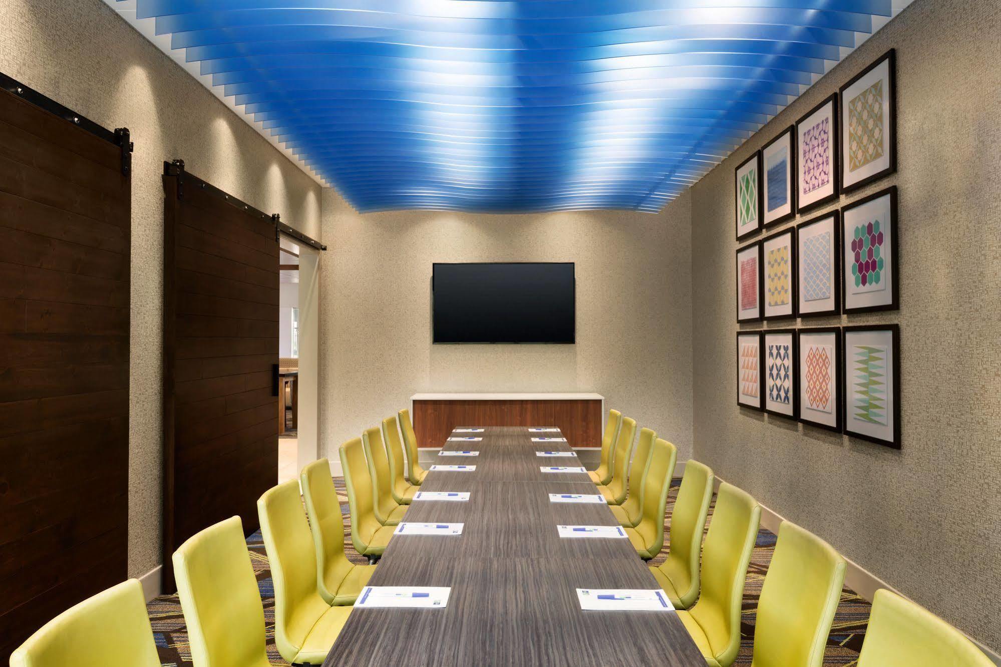 Holiday Inn Express & Suites - Columbus Airport East By Ihg Экстерьер фото